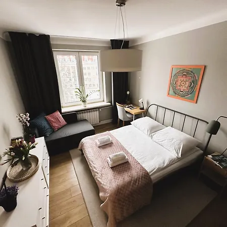 Plac Zbawiciela By Global Daire