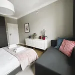 Plac Zbawiciela By Global شقة *