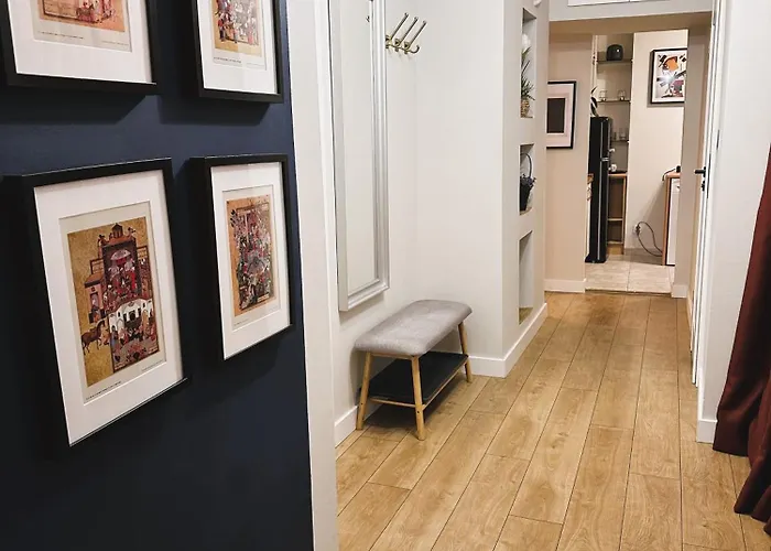 Plac Zbawiciela By Global * Varsavia